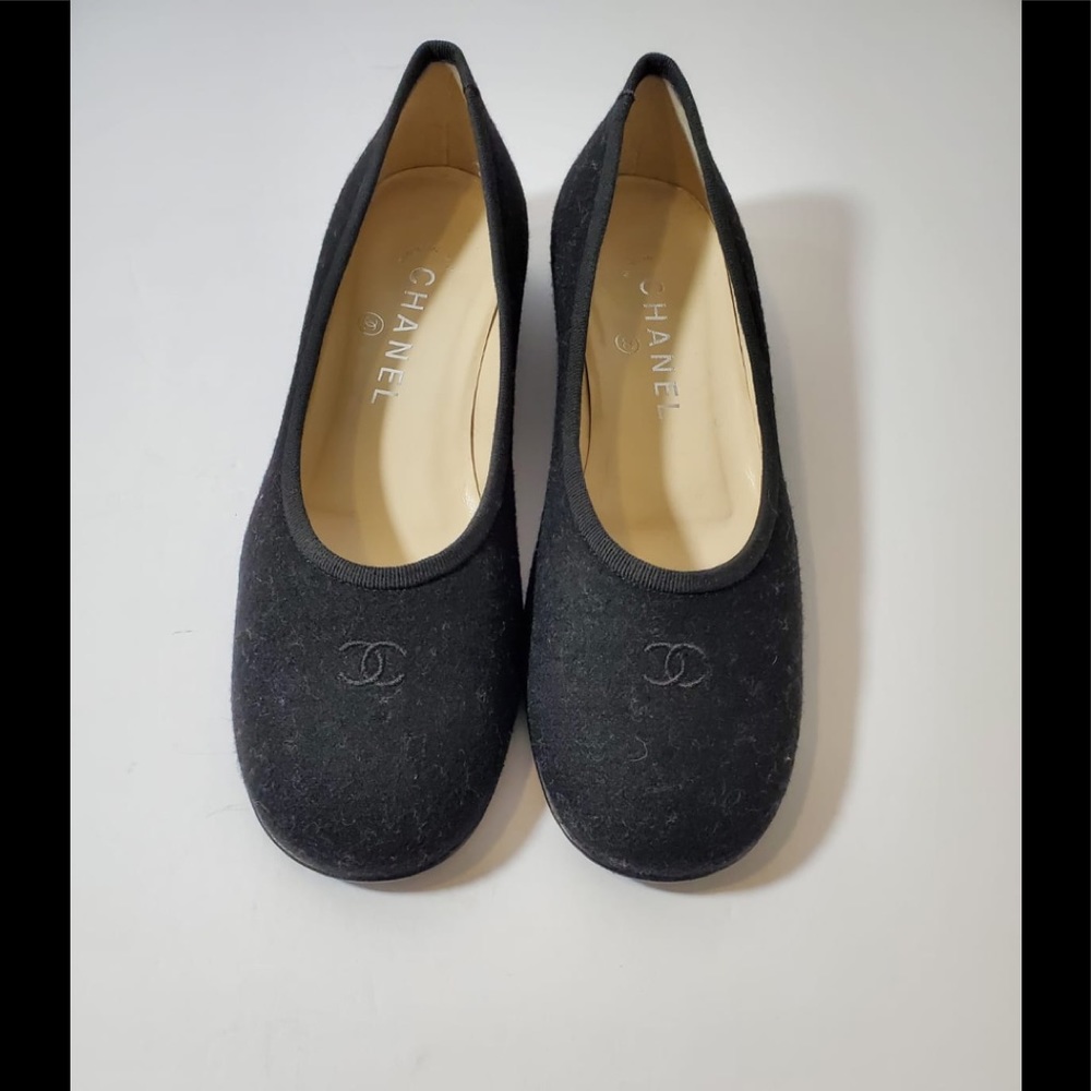 CHANEL Flats